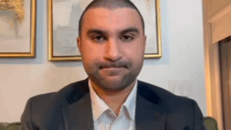 British journalist being held by US immigration to be freed, his family say